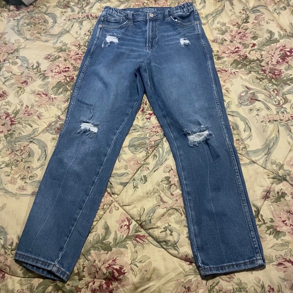 Arizona Jeans Womens Size 8 High Rise Mom Jeans Distressed Blue Denim‎